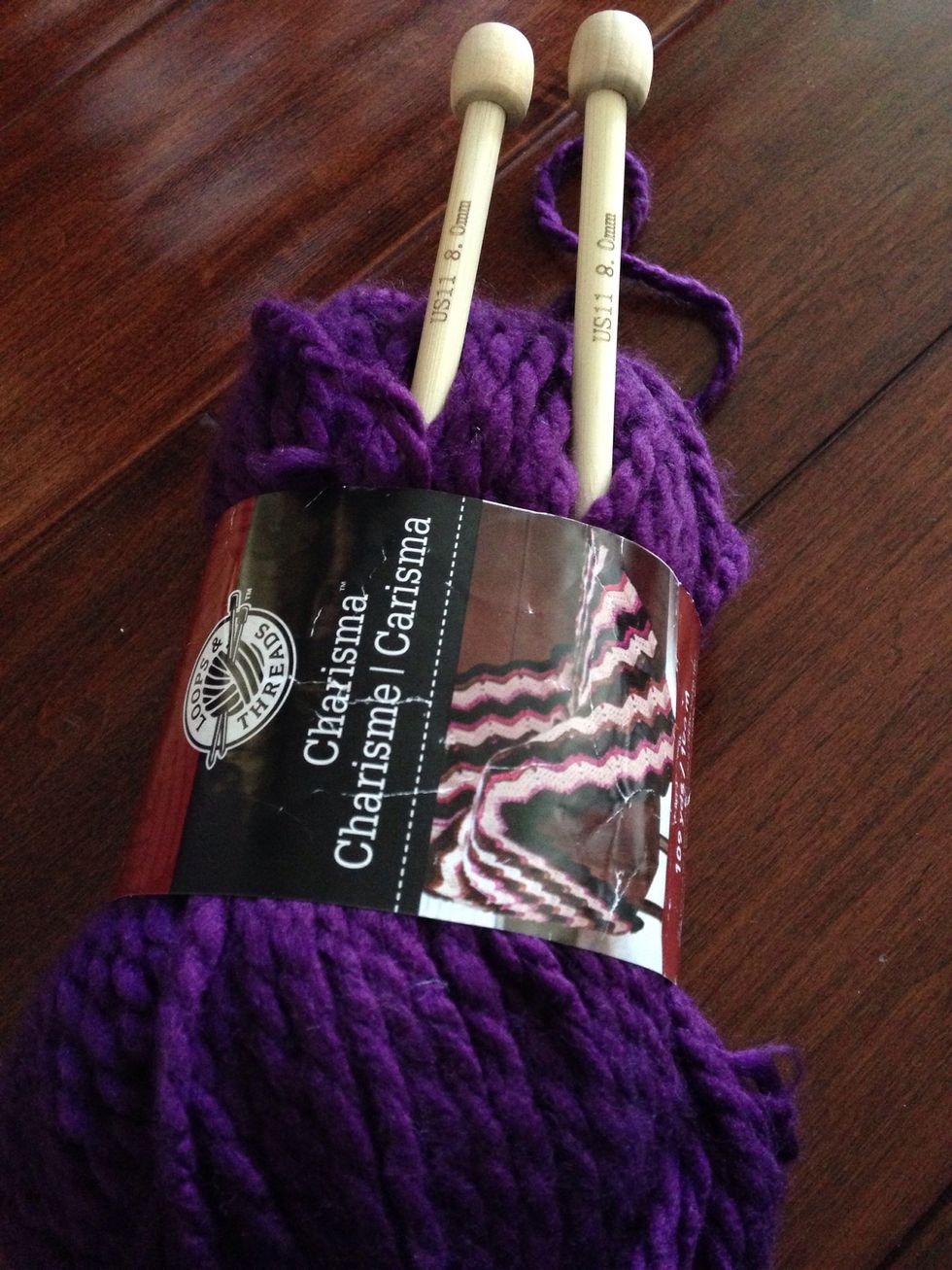 What you'll need: yarn of choice + knitting needles size according to the yarn. Here I have size 8.0 mm.