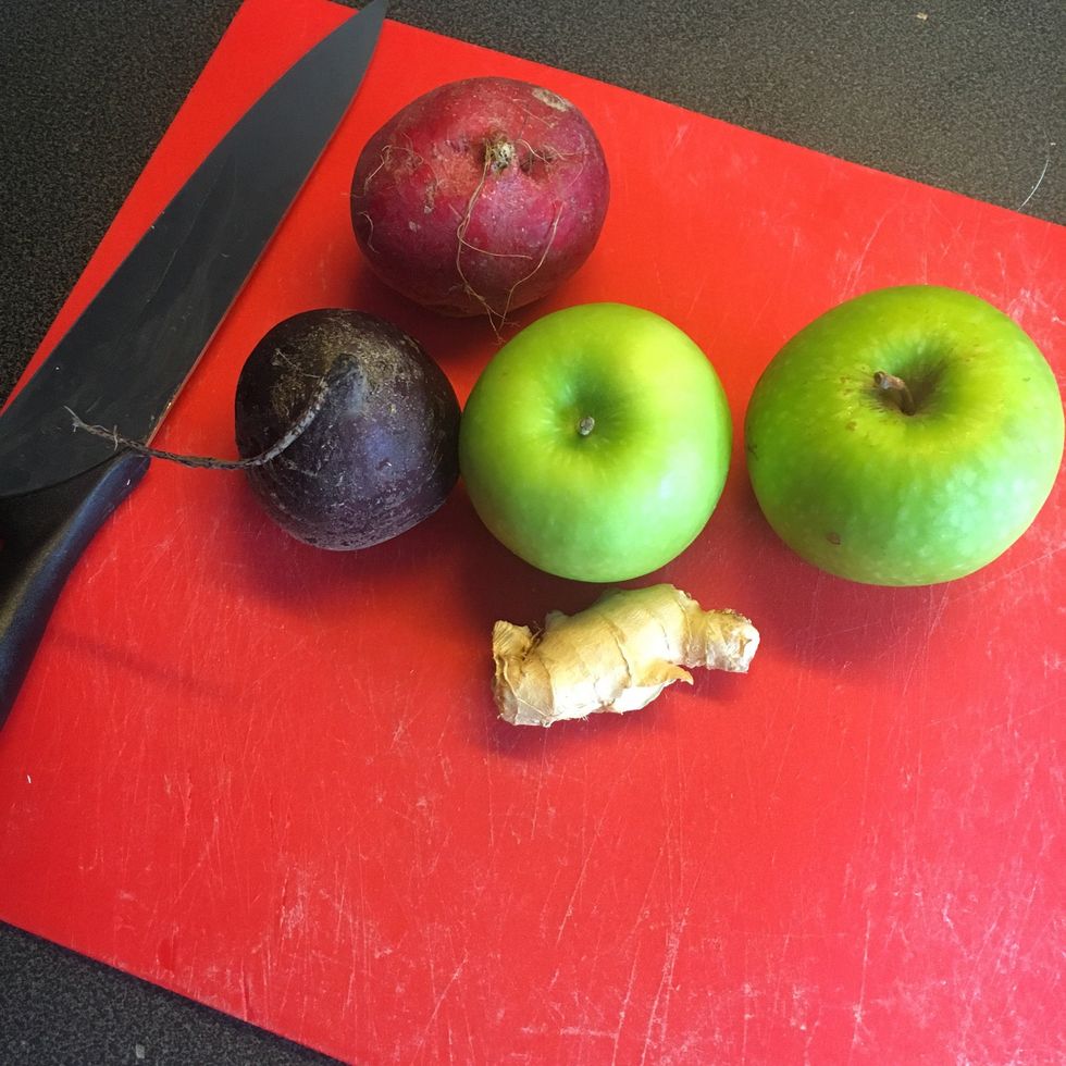What you need: 2 apples, 2 beets, 1/2 tbs ginger