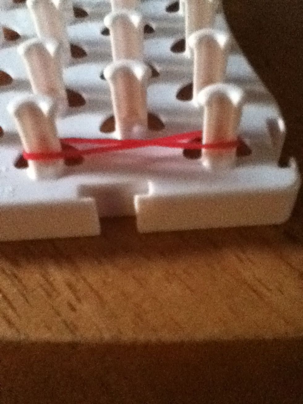 What your going to do is twist the ruber band like this then....