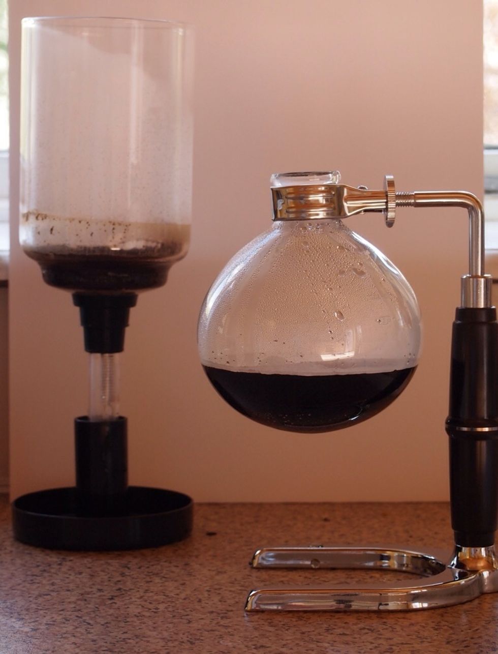 When all the coffee has been extracted remove the upper part of the pot and put it safely to one side.