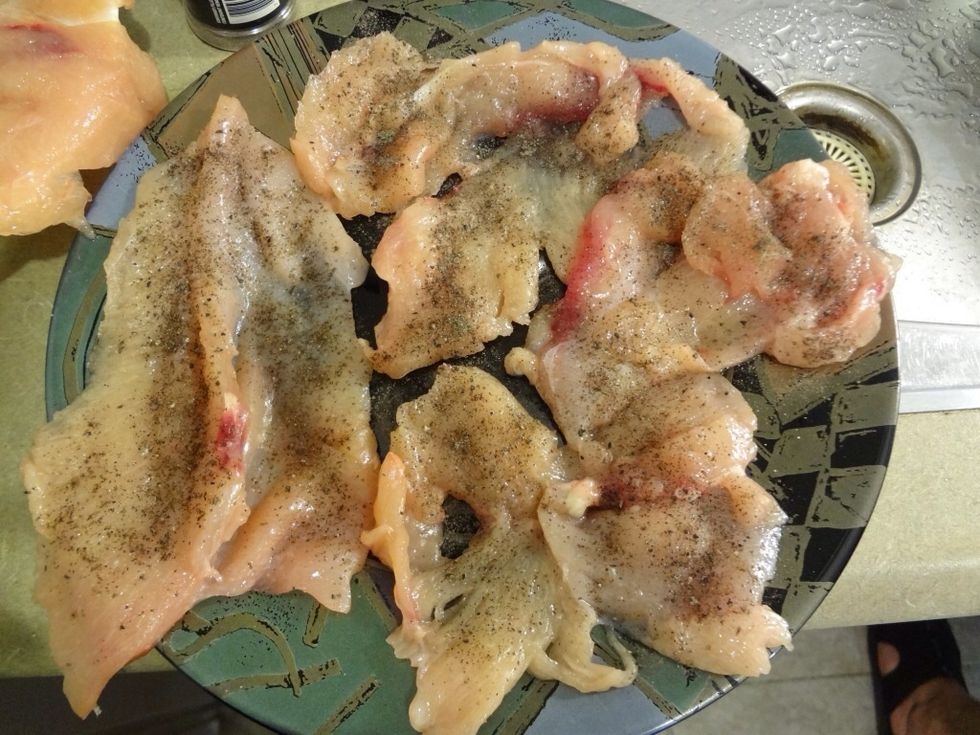 When all the slices are flattened, spread them on a plate and season with salt and pepper.