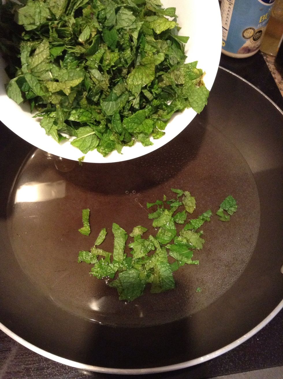 When bubbly, add mint.