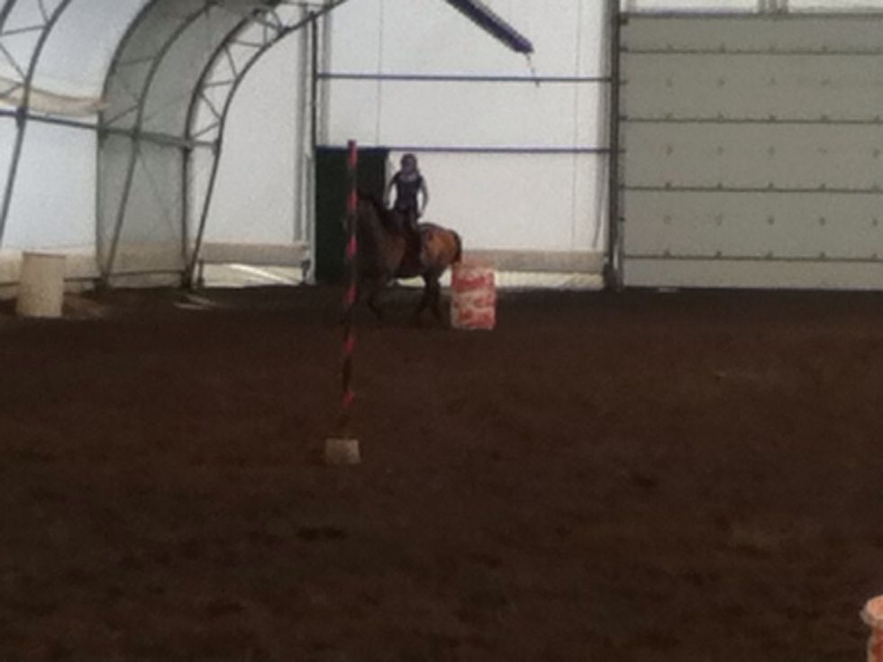 When cueing your horse to a trot,sit deep in the saddle and tap the horse with your heels. When starting out, use a lunging line so you can get comfortable with the trot without having to turn.