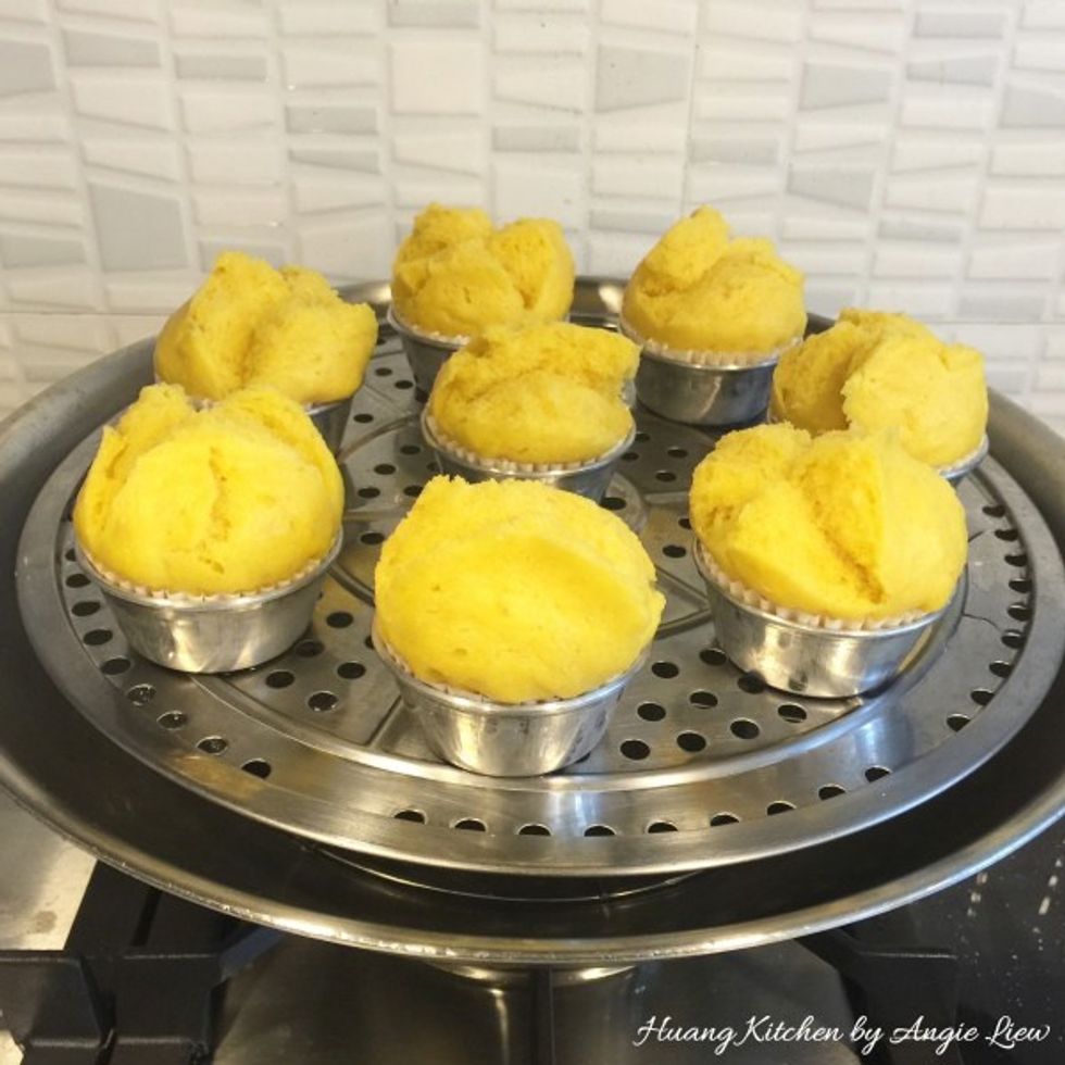 When done, turn off the heat and leave the muffins inside the steamer for about 5 minutes before opening the lid.
