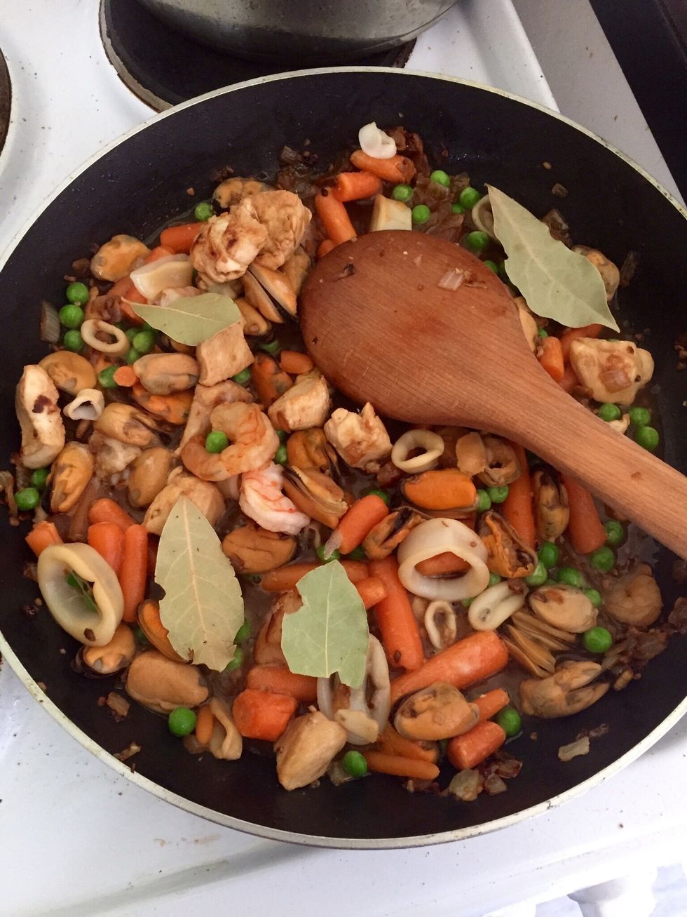 When everything is ready, add a few bay leaves and stir