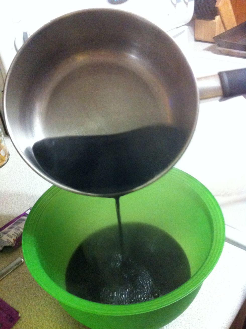 When it boils, pour into plastic container