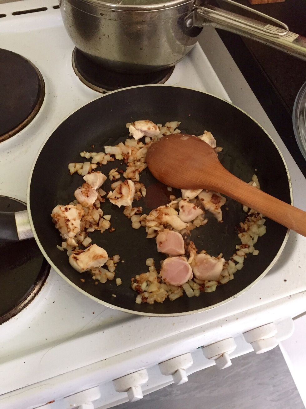 When it's cooked, add the chicken