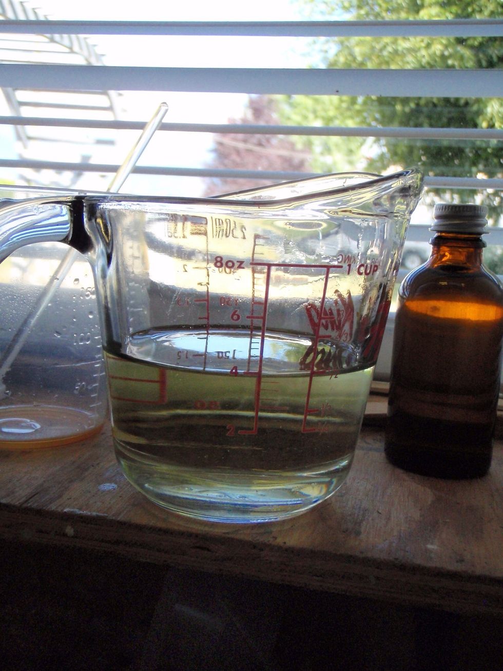 When it's liquid, remove from the heat and add 1 g fragrance or essential oil and mix. Pour into container and let set.