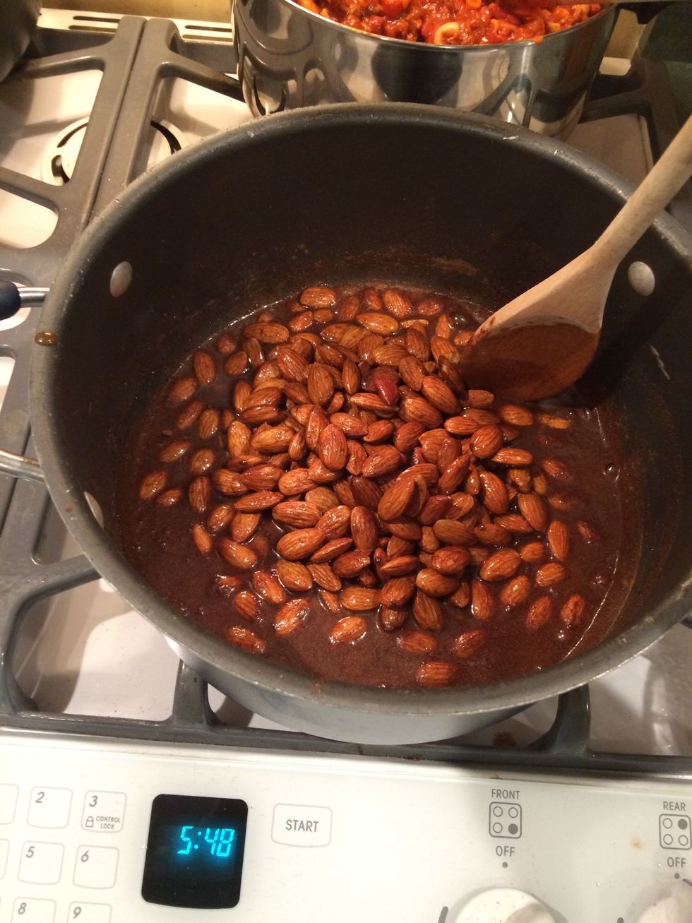When it starts to boil, pour in the almonds and stir until the liquid evaporates.