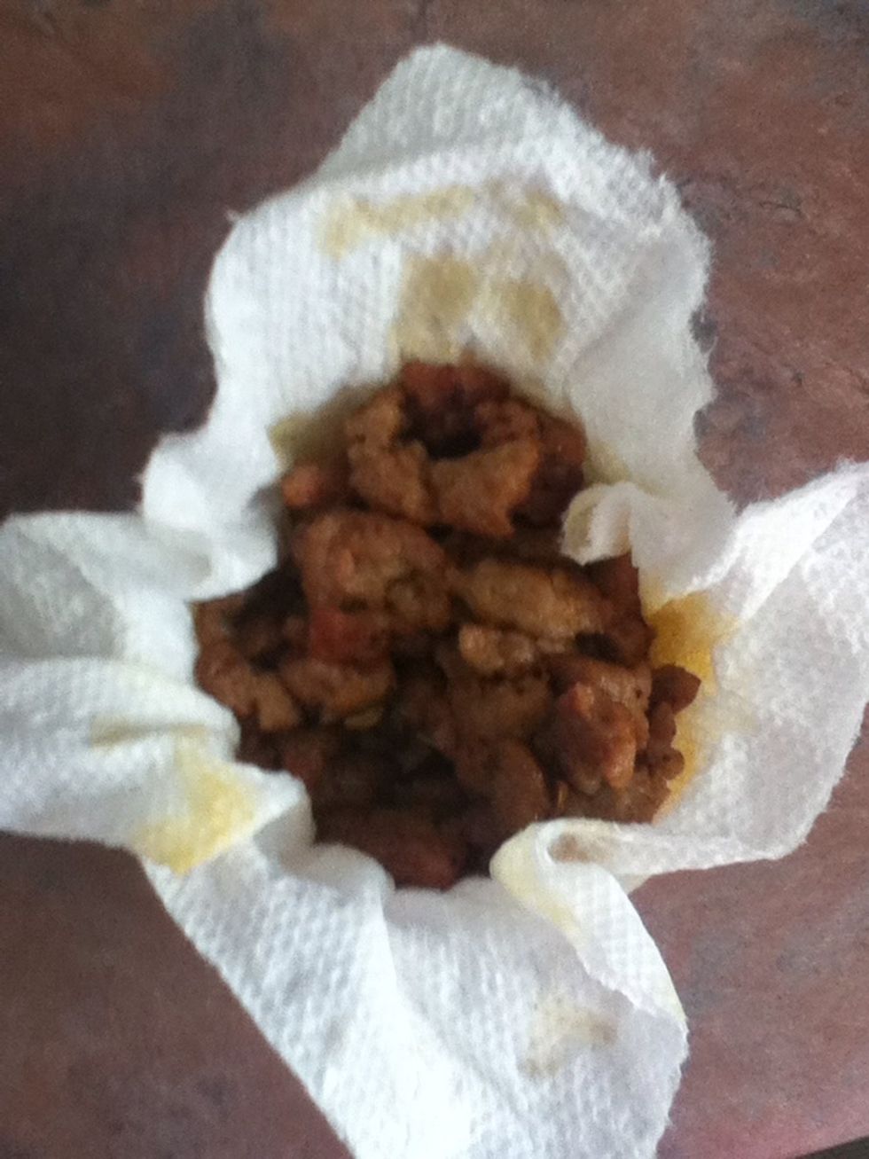 When its ready put the pieces of sausage on a absorbing paper