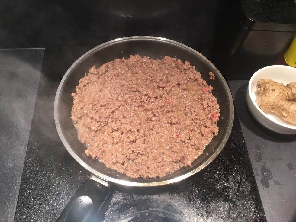 When mostly brown, stop stirring and leave for about 5 minutes to fry.