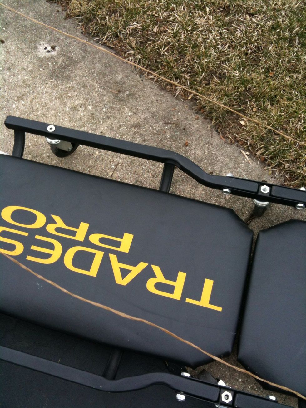 When riding, use these two pieces of twine to steer yourself. They work very well!