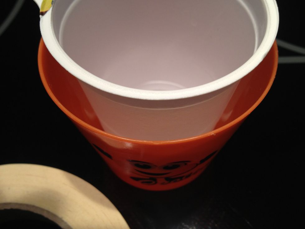 When stacked, there should remain enough space between the cups (>5mm) to ensure walls thick enough.