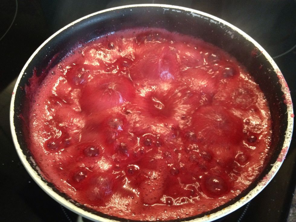 When stirred in, crank up the heat to a full boil. Boil for approx 5-7 mins or until it reaches 105 degrees C (221F) which is the setting point.