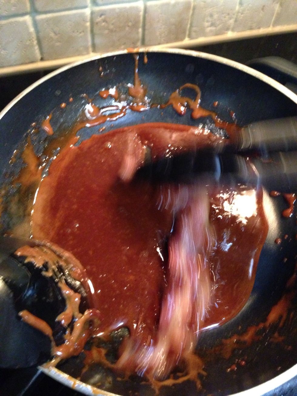 When the caramel and the bacon are both ready, dip the bacon into the caramel. Make sure the caramel sticks to the bacon. You could also drizzle the caramel on the bacon