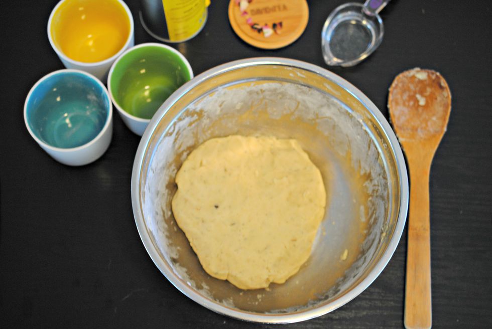 When the dough is free of visible lumps of butter, form it into a disk-shape.