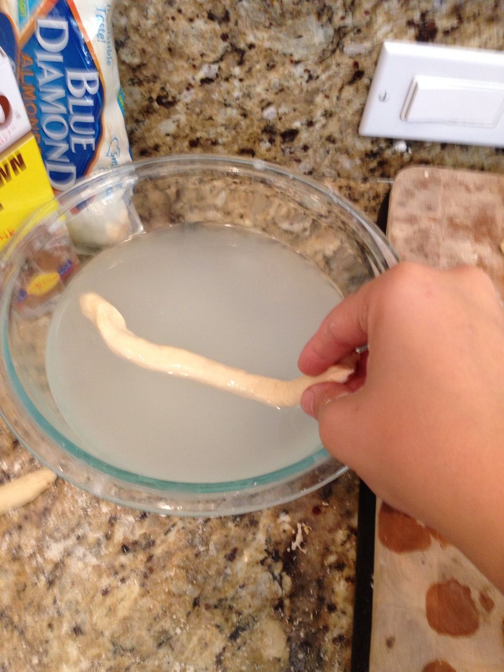 When the dough is ready roll it in to rolls :) and submerge them in a mix of 2 cups of warm water and 3 tbs of baking soda