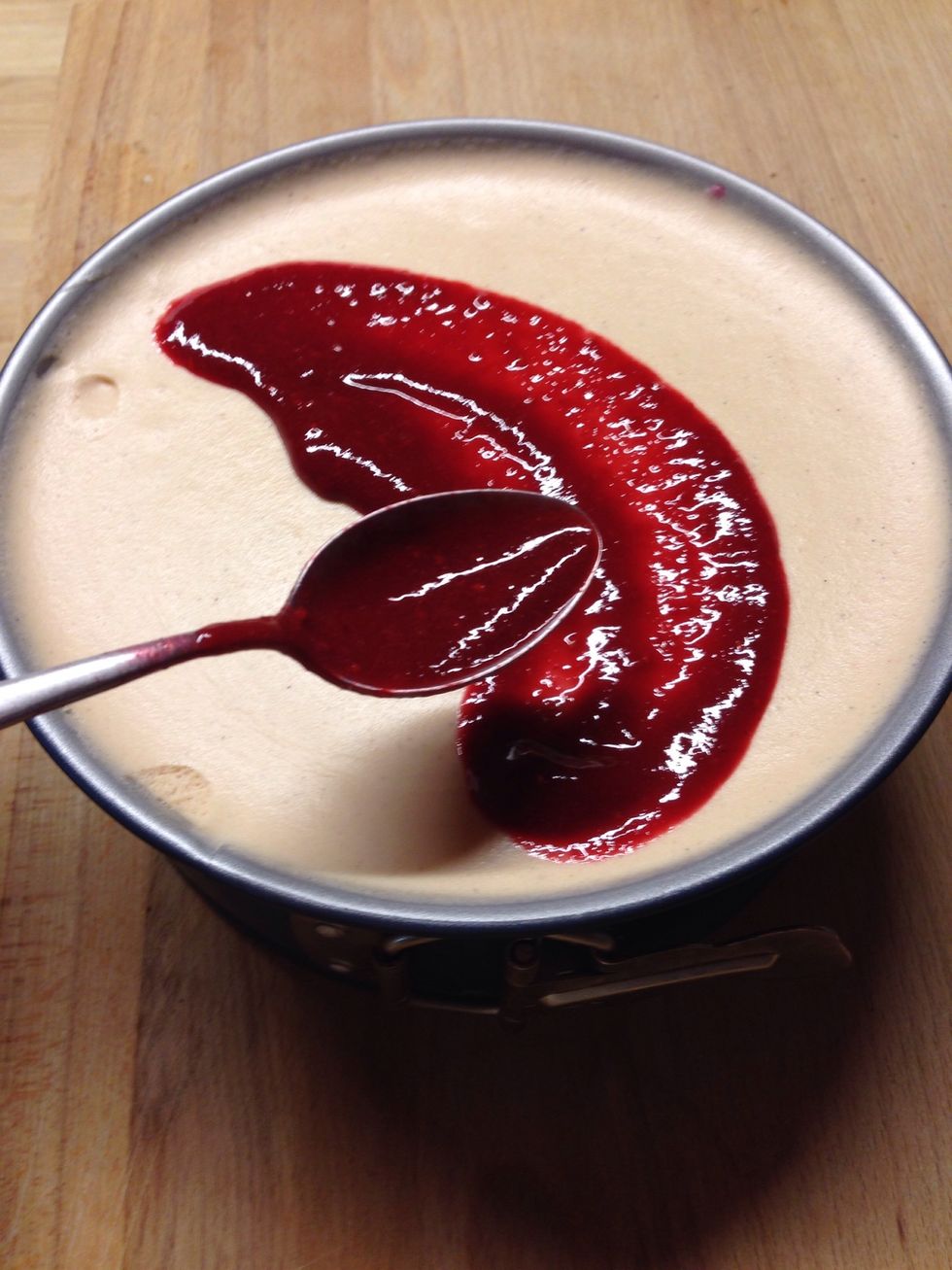 When the filling is ready ( the next day), spread the rest of the raspberries on the top of the cake.