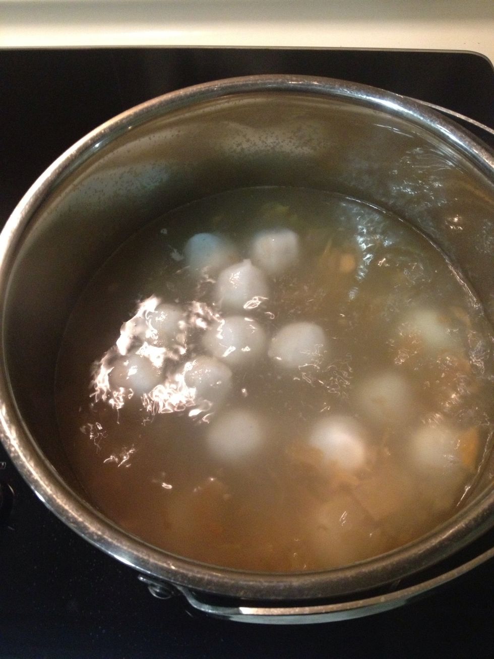 When the fish balls start to float, is ready.