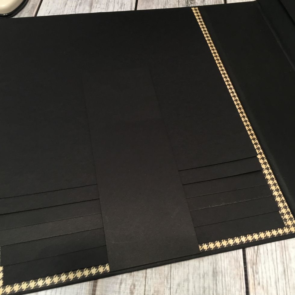 When the flap is closed, the magnets will keep the waterfall pages closed as shown in this photo.