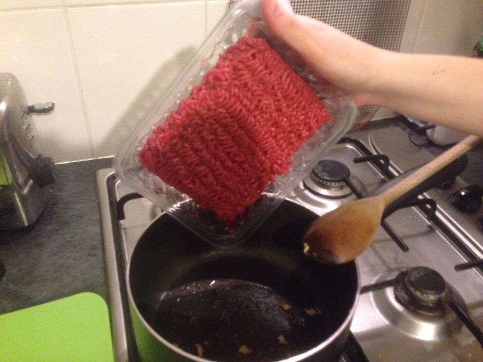 When the garlic has browned add mince