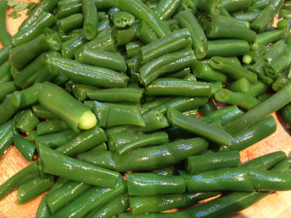 When the green beans have cooled, chop them to your desired size.