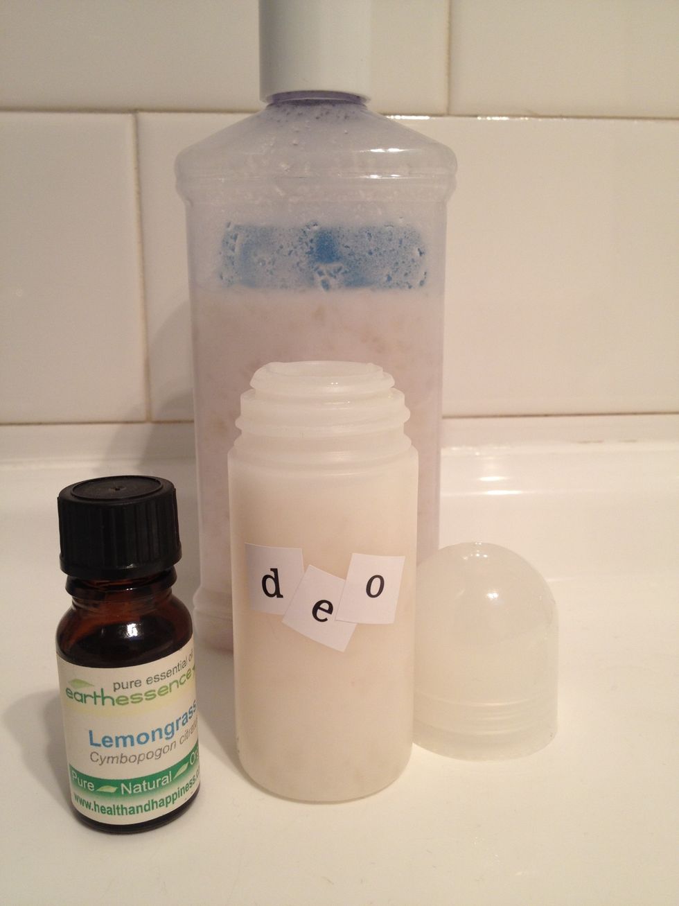 When the ingredients are well distributed, pour it into your roll-on bottle. You can add a drop of essential oil to the small bottle (not the entire mixture). Don't be tempted to add more than 1 drop!