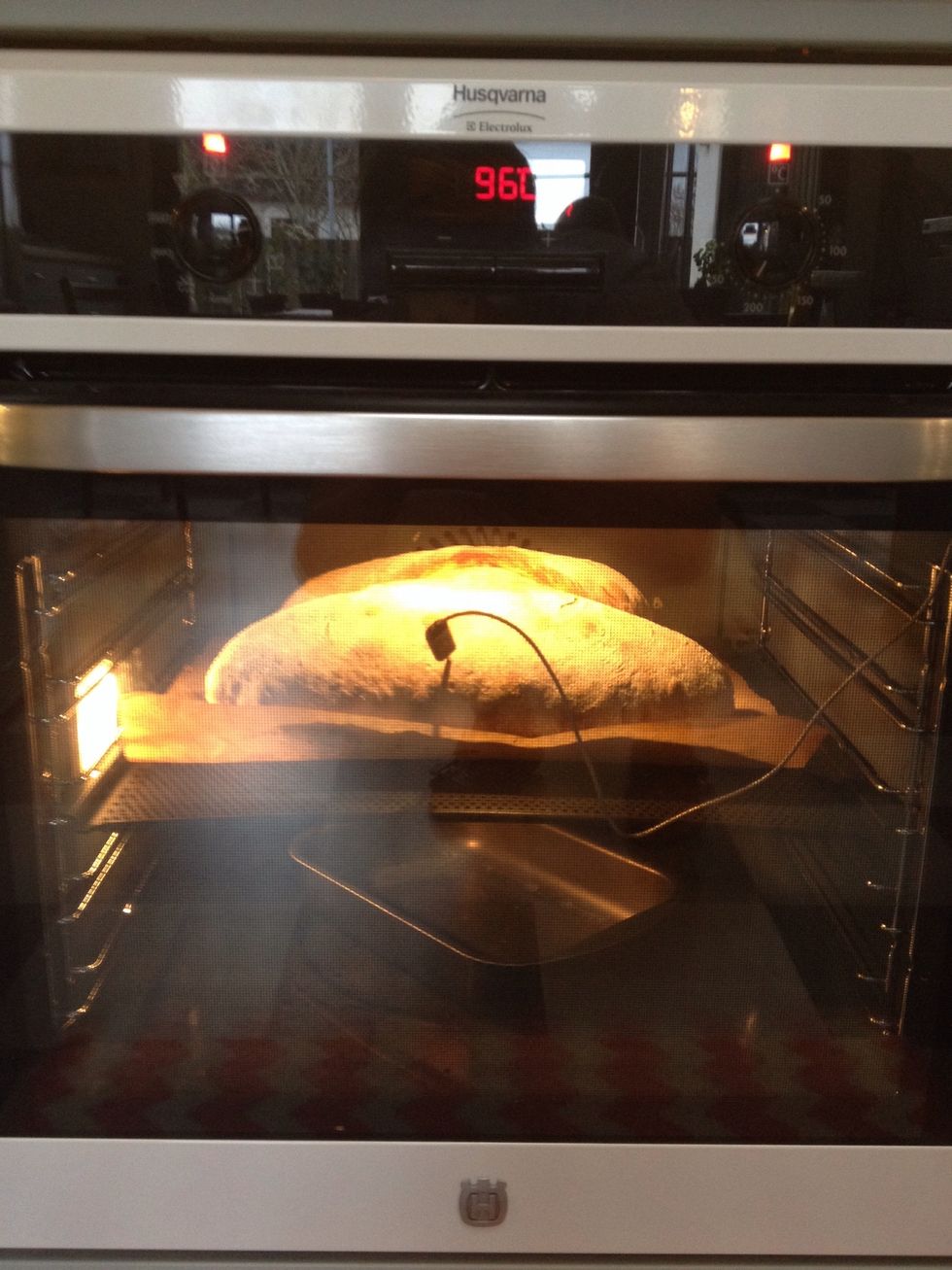 When the inner temperature has reached 96 degrees Celsius (205 F) your bread is ready. Take it out and let it cool of under a towel on a grid.