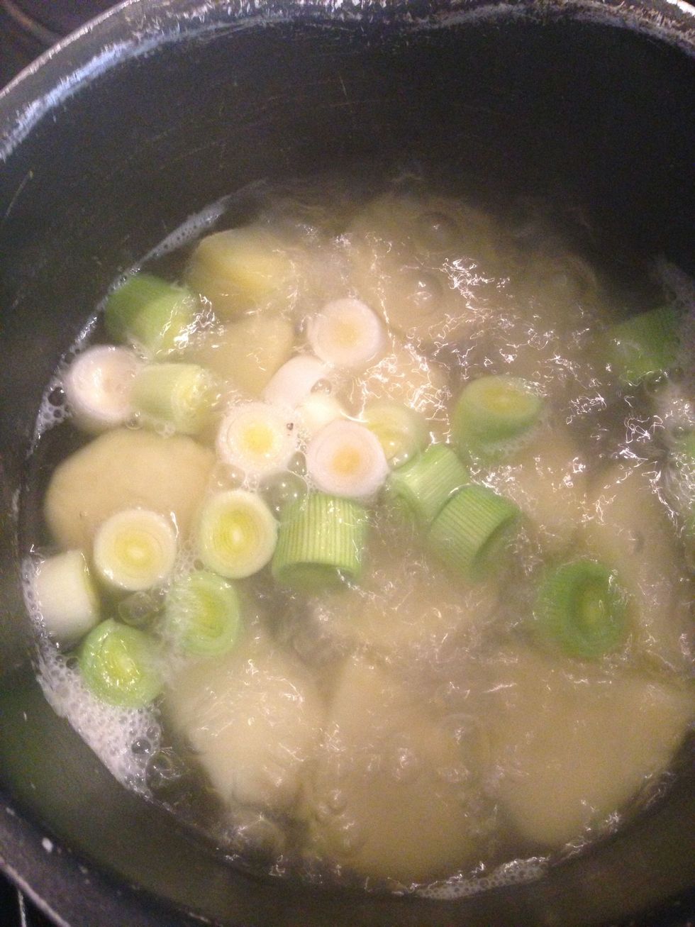 When the mash is almost done add the leeks to the water