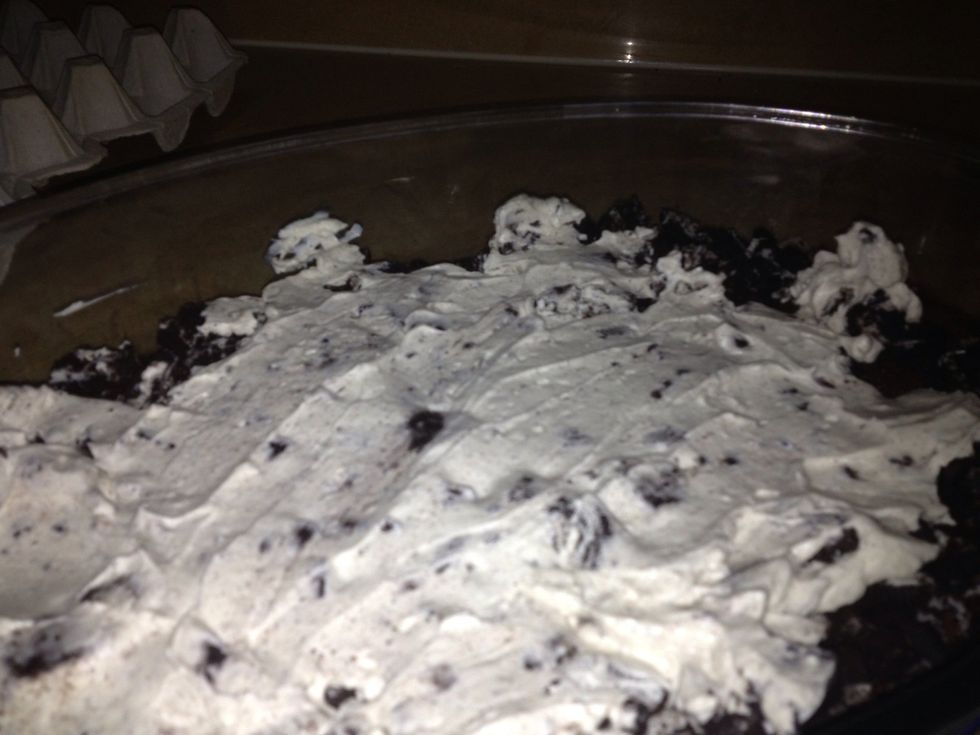 When the mixture is fully spread, even the surface with a spoon and then place the pan in the fridge.