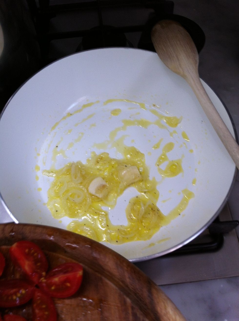 When the onion comes gold add the tomates and adjust with salt and a pinch of sugar in order to reduce the acidity pf the tomates