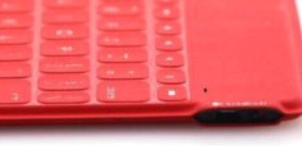 When the side of the keyboard there is a switch when the switch is green it is on