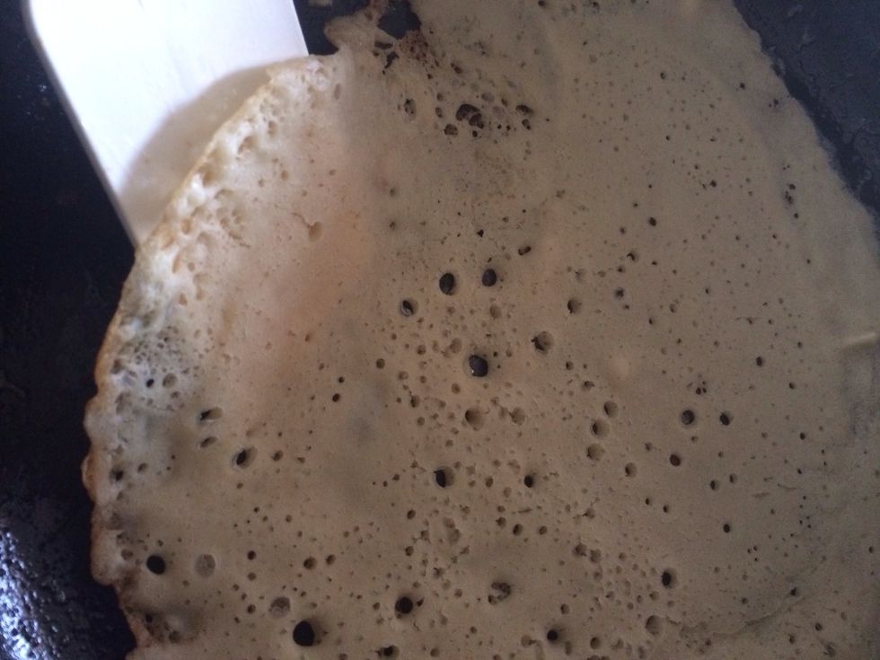 When the sides are cooked is ready to flip
