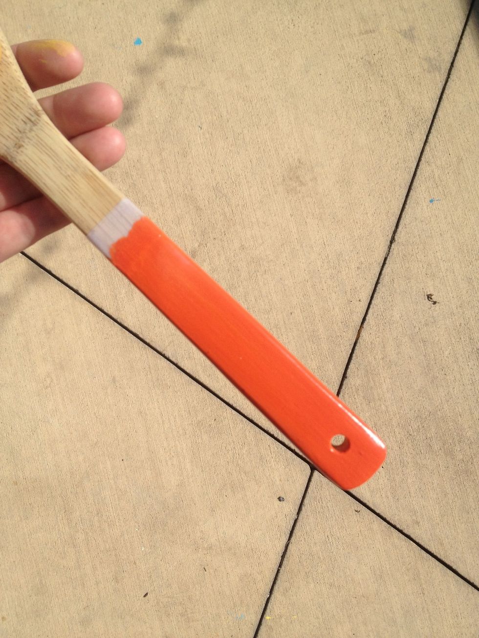 When the spray paint has dried a bit, you can apply another light coat - long, steady pendulum swings.