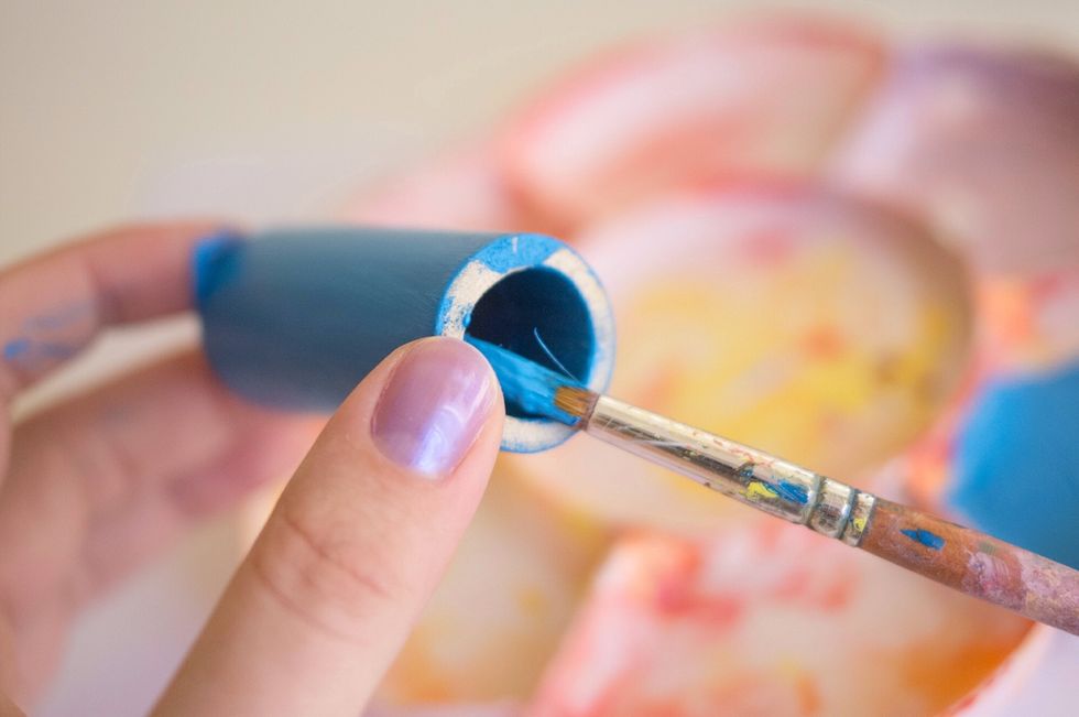 When the tubes are dry, you can start painting the inner part and the edge. One coat is usually enough.