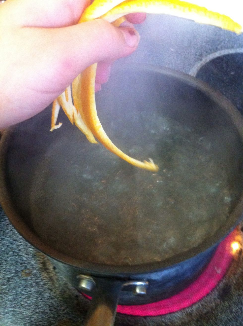 When the water come to a boil, add orange slices....