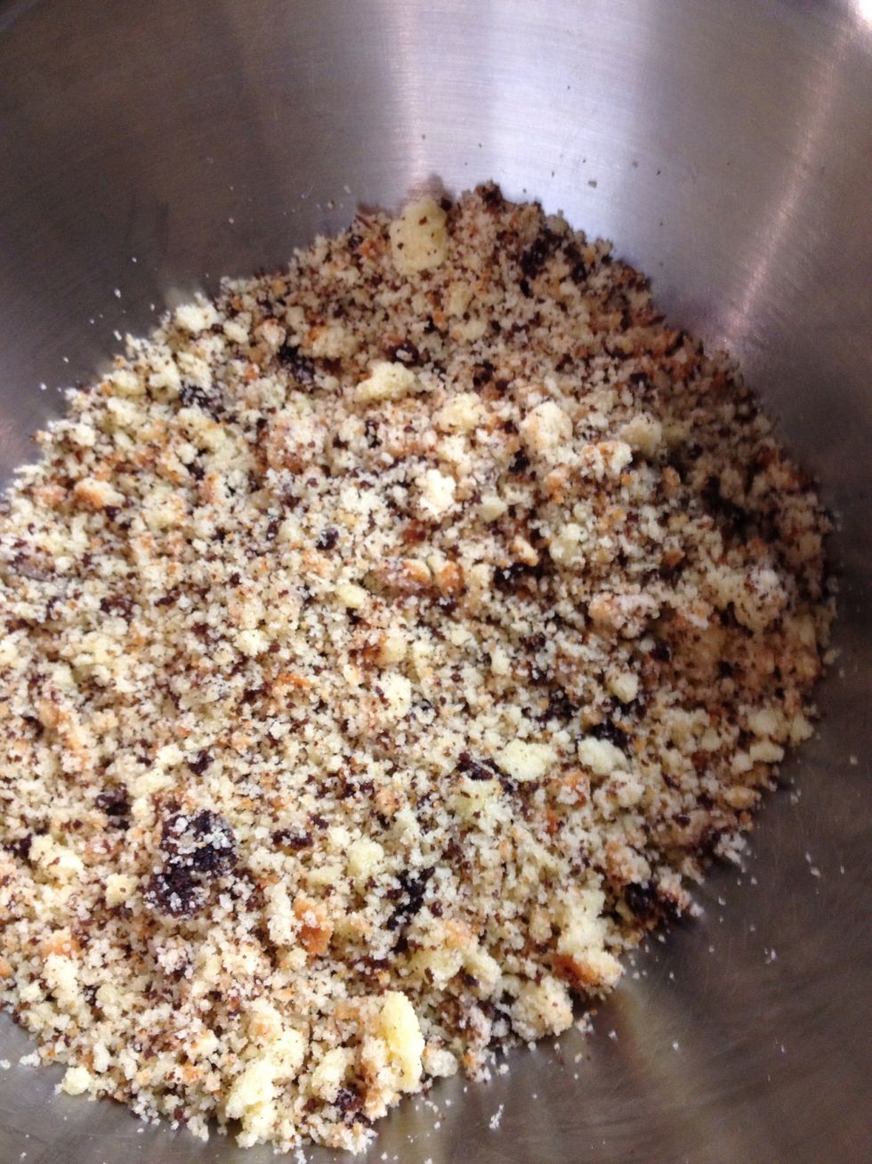 When the whole cake is uniformly crumbled set the bowl aside.