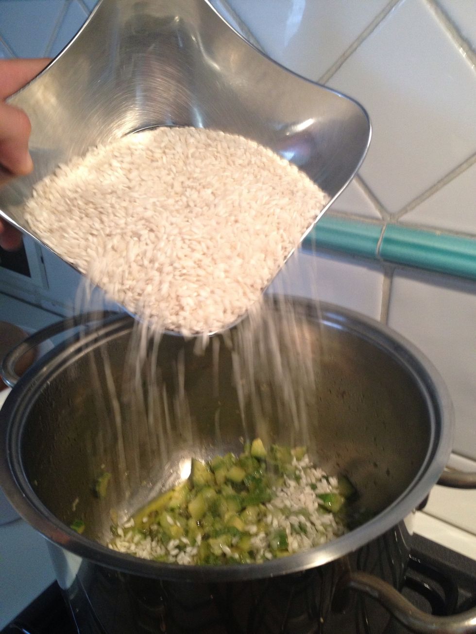 When the zucchini are cooked add the rice! REMEMBER: mix the zucchini every minute for 10 seconds and cover and when they are enough cooked put the rice in