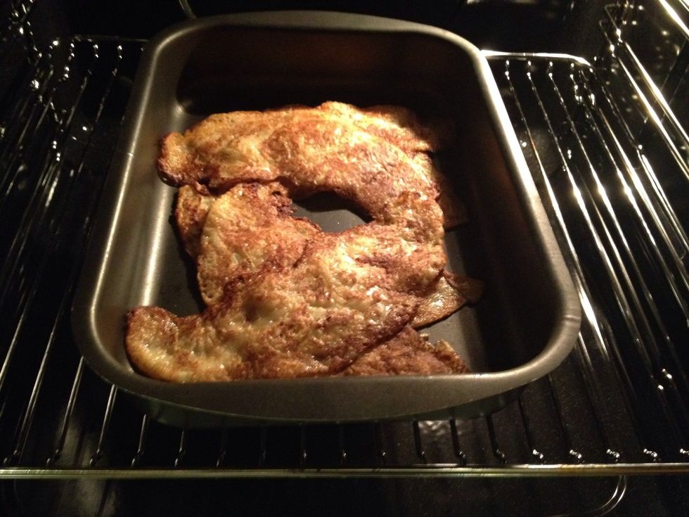 When they're ready, put them in the oven to keep them warm.