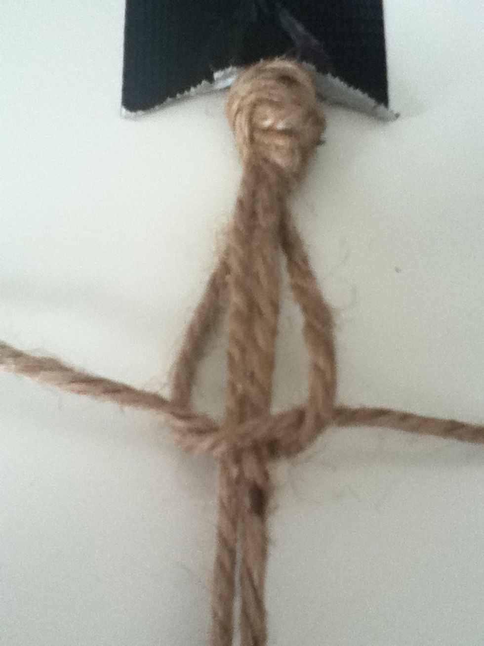 When tightening you knot it should look like this.