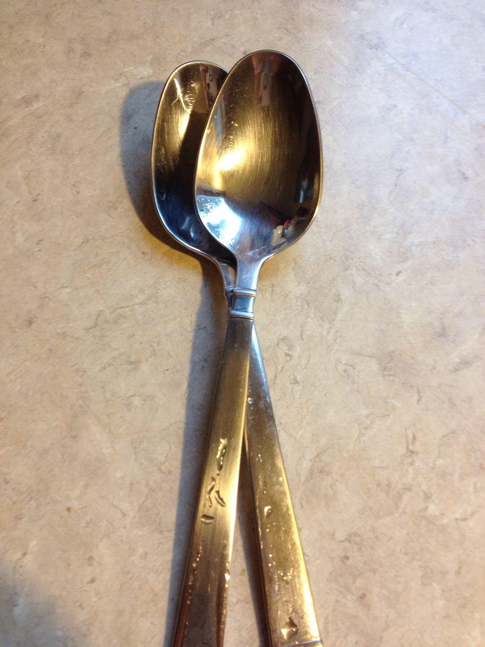 When washing the spoons you scrub them separately and then you can rinse then in a bundle.