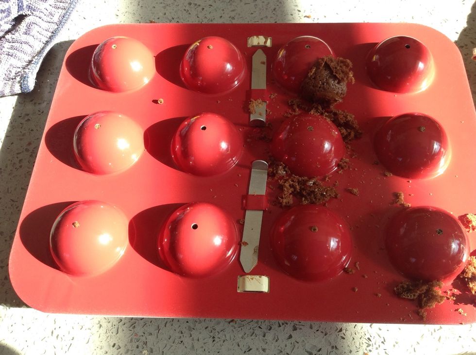 When you check it, scrape off the overflowed batter with a toothpick. Also use the toothpick to insert it into the hole to check.