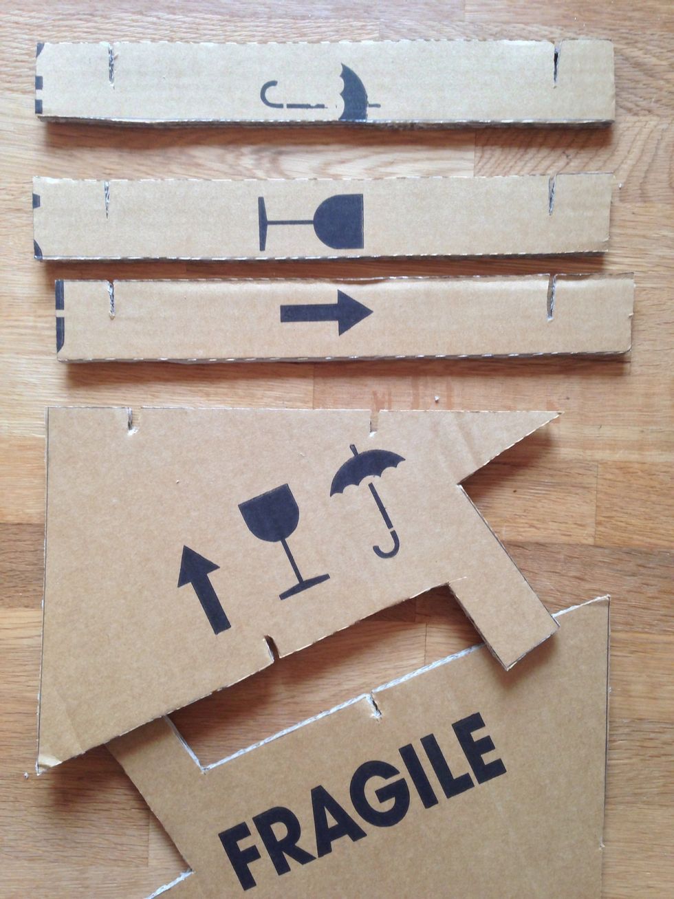 When you have cut out out all pieces, use the three connecting pieces to connect the two big pieces at the little notches.