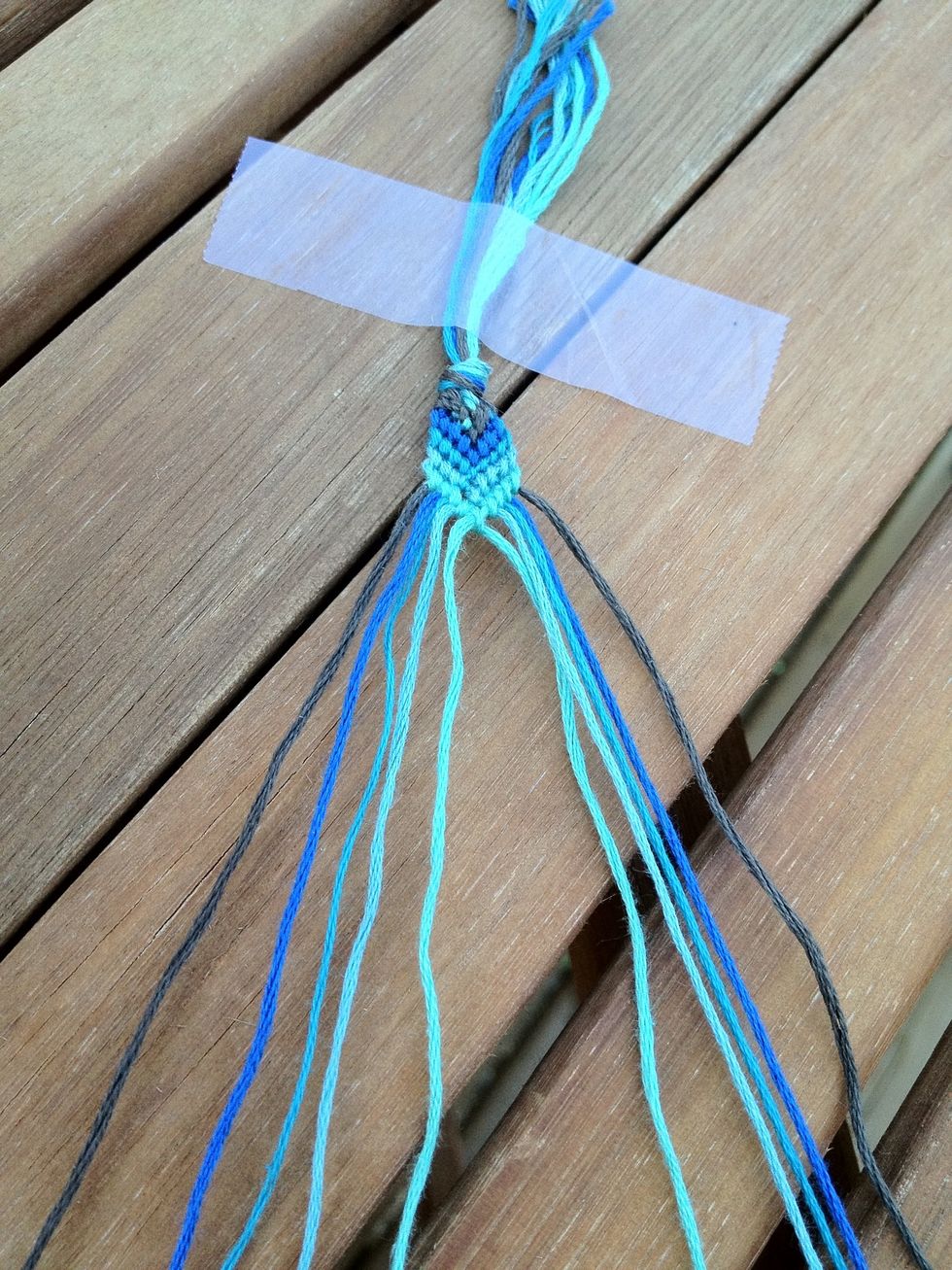 When you have finished knotting with each string, it should look like this. Each thread has returned to its original place. Continue until you've reached your desired length.