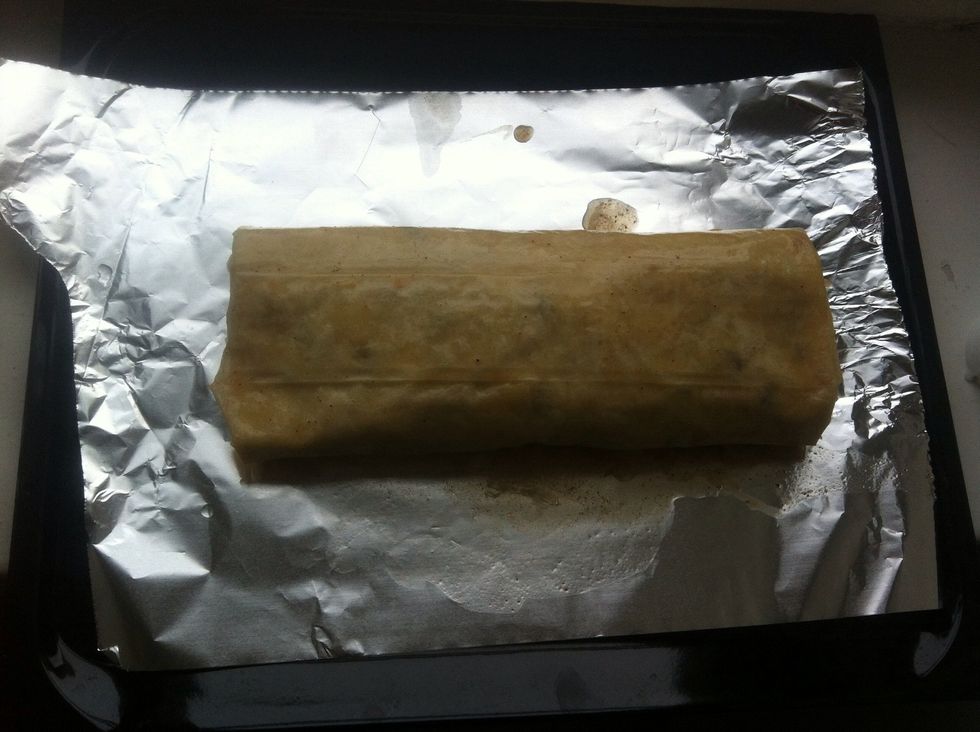 When you have five layers of dough spread the apple filling and make it into a roll (about 5-6 inches wide). Don't make it too tight.