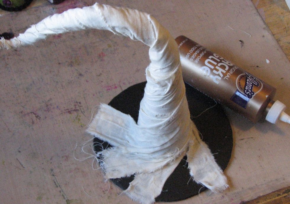 When you reach the wire, wrap tissue paper around the wire and bend it into the desired shape.  Continue wrapping the muslin around the wrapped wire to the very tip.