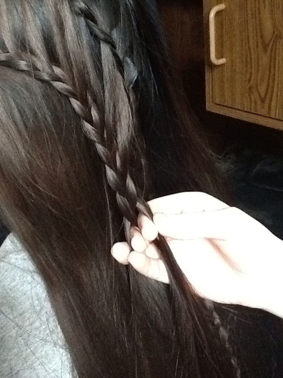 When you run out of pieces to add, do a normal braid all the way to the bottom again.