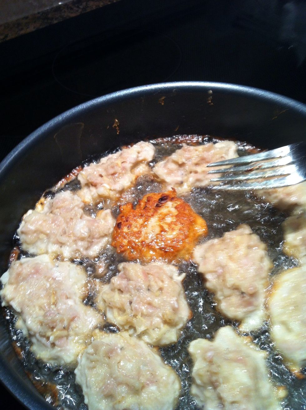 When you see a golden color around the cutlet its's time to check if its ready to be flipped.