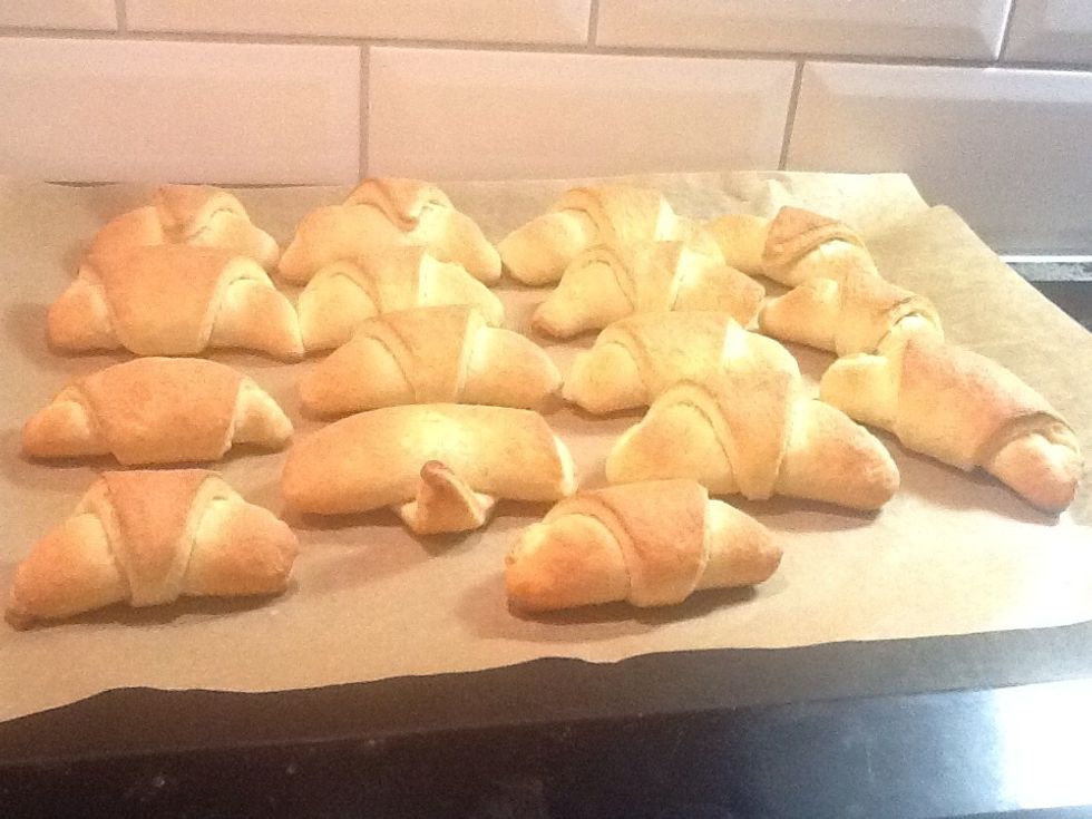 When you take them out after around 10 minutes they will look like this :) let them be on the plate for a while while you are waiting you can make the frosting of the ising and lemon