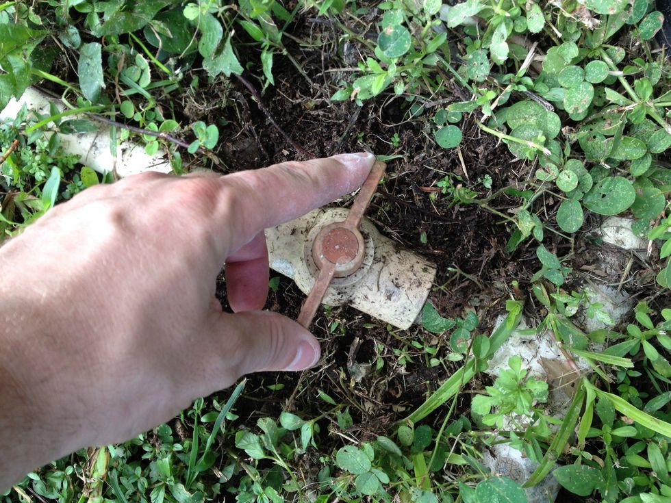 When you turn the valve tabs perpendicular to the pipe, that usually closes it, but your's might be different.
